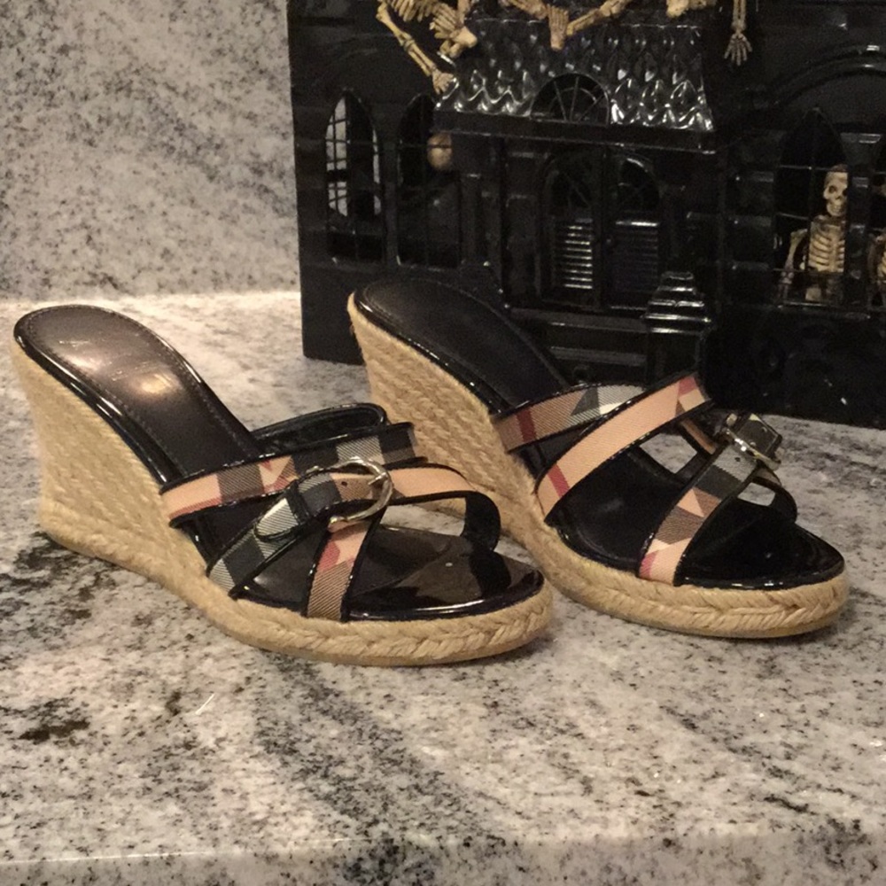 BURBERRY Sandals 7.5 avail until 11/22